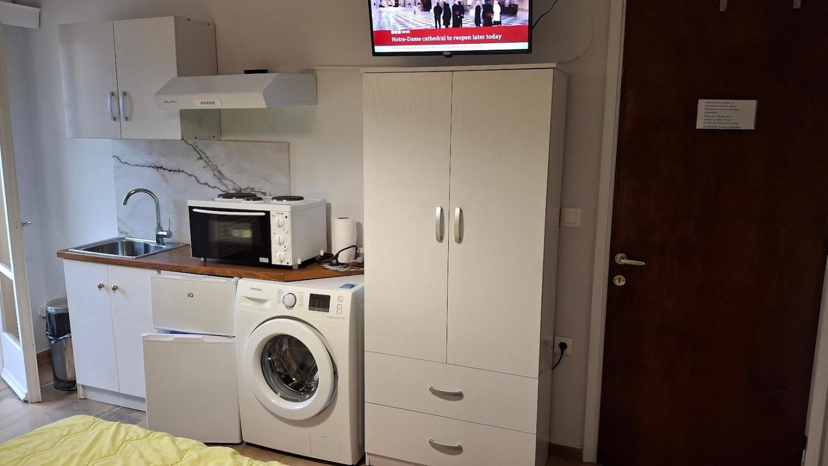 In Port ιι Apartment *